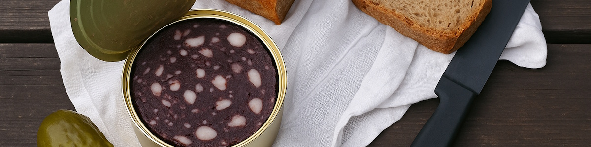 Geöffnete Dose mit Blutwurst aus der Bevorratung