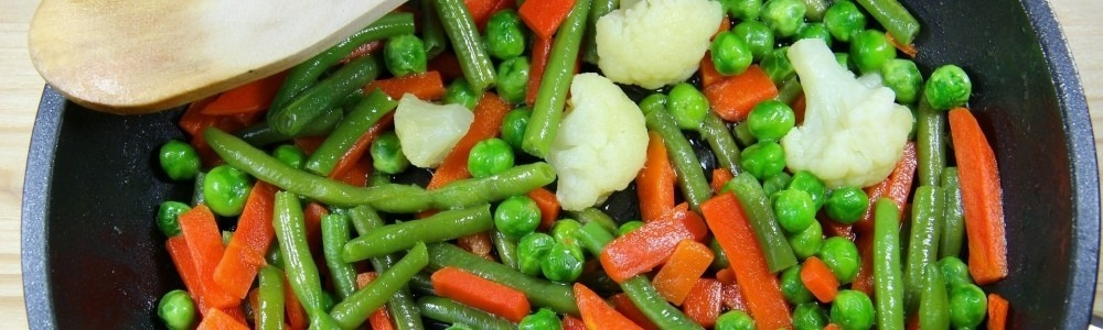 Gemüse in der Dose für den Vorratsschrank