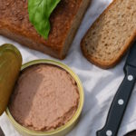 Lecker Bierwurst aus der Dose mit Brot