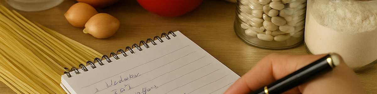 Bedarfsgerechte Checkliste zur Vorratshaltung im Single-Haushalt eines Mannes