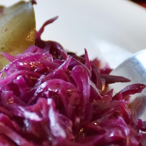 Apfelrotkohl in Glas und Dose